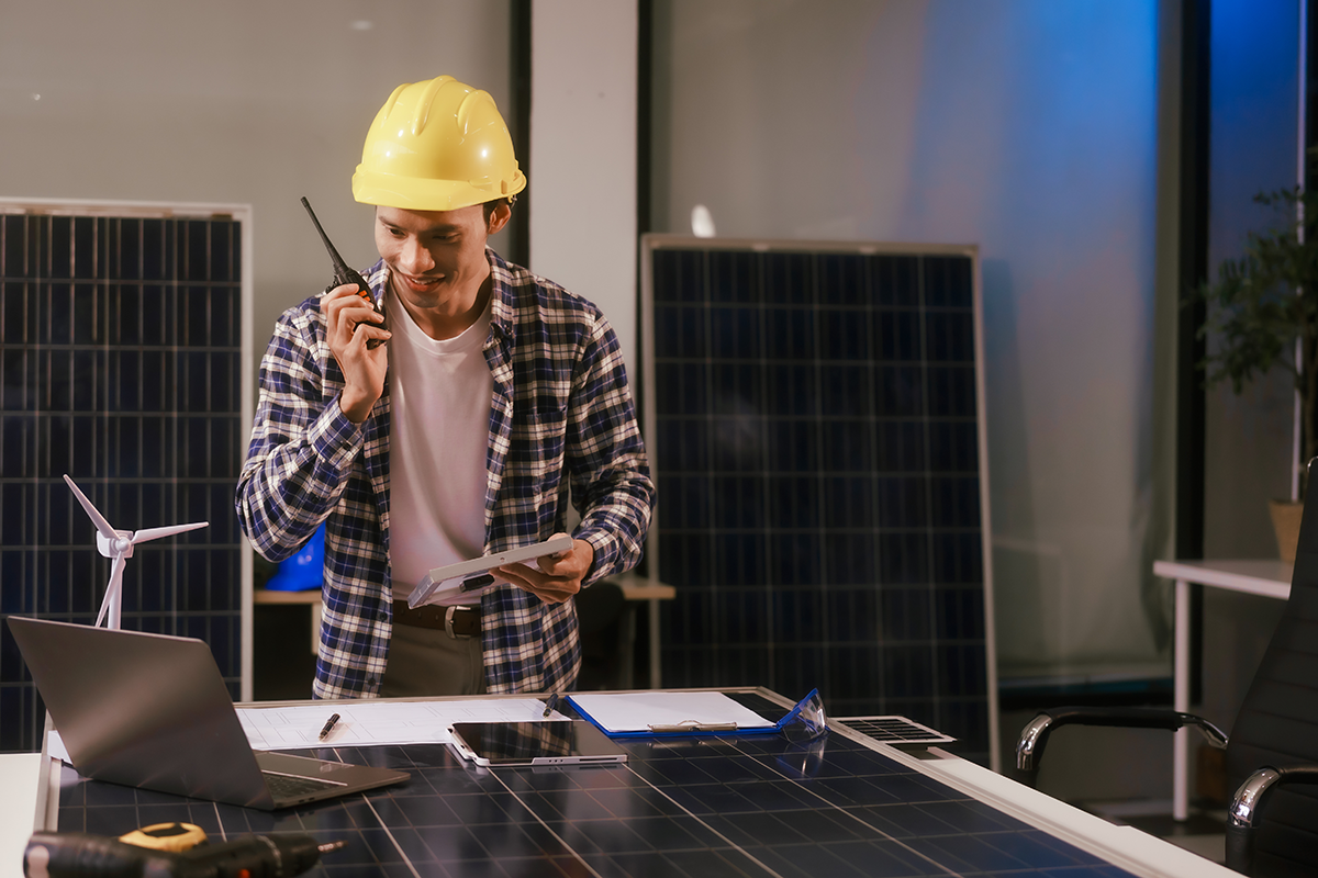 Solar energy expert meeting with homeowner